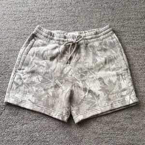 Hollister Men’s Camo shorts